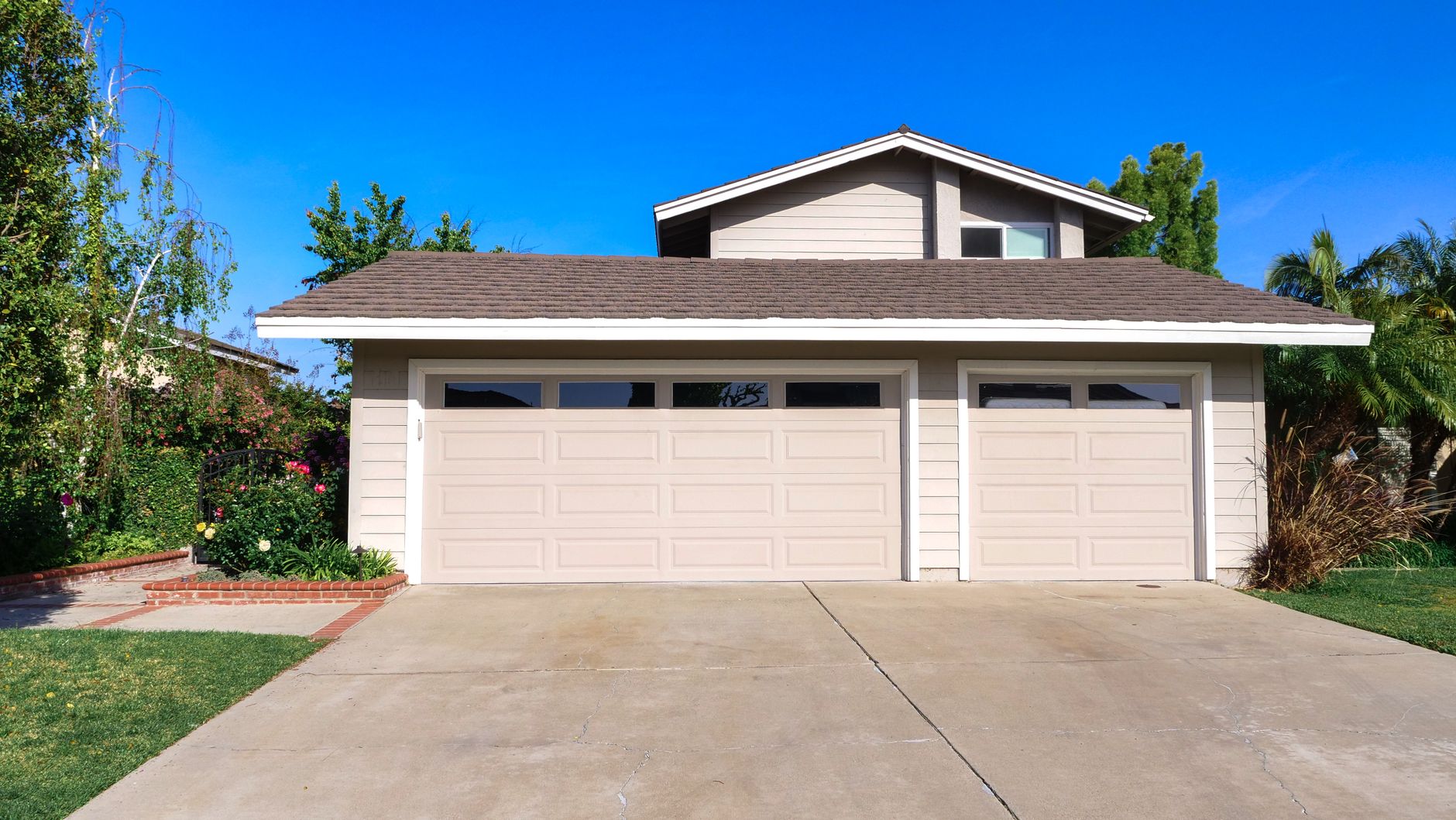 Garage door repair tips for Wilmington-area homeowners
